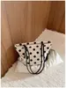 Bolsa Coreana de Bolinhas de Um Ombro Grande Capacidade Versátil para o Dia a Dia Bolsa Tote Temperamento de Nicho de Alto Padrão Bolsa de Axila para o Dia a Dia