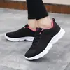 Comércio Exterior Chegadas de Verão Confortáveis para Pés de Meia-Idade e Idosos Não Cansativas Solado Macio Casual Sapatos para Todas as Estações Sapatos Femininos Fly Knit Tamanho Grande Sapatos Esportivos