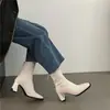 Primeiro Encontro Temporada Botas de Salto Alto Finas Botas Femininas Fada Pequena 2026 Novo Estilo Couro Macio Salto Grosso Botas Cilindro Botas Chelsea de Cano Curto