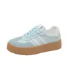 Zapatillas blancas para mujer con suela plana, zapatos casuales retro ligeros, zapatillas de entrenamiento alemanas, zapatos casuales deportivos, nuevo modelo de mujer 2026 con suela gruesa