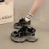 Zapatos de Padre Versátiles de Moda con Suela Gruesa para Mujer, Primavera y Verano, que Aumentan la Altura para Personas Bajitas, Nuevas Zapatillas Casuales Transpirables 2026