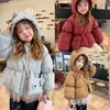 Ropa para niños, ropa exterior para niñas, diseño de gato con lazo de dibujos animados, chaqueta acolchada de algodón con forro de piel sintética de conejo, abrigo de algodón cálido para invierno