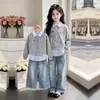 Conjunto de Dos Piezas para Niña Primavera/Otoño 2026 Minimalista de Nicho Top de Retazos Falso de Dos Piezas con Solapa y Lazo Jeans