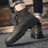 Botas Martin para hombre 2024 de media caña nuevos zapatos de moda para hombre estilo británico botas de trabajo zapatos de cuero de caña alta para hombre invierno