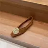 Zapatos planos retro de metal con hebilla estilo coreano para mujer, nueva colección otoño/invierno, estética 'old money', con tacón oculto, punta poco profunda y diseño fácil de poner, planos versátiles