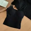 Sexy camisola de encaje estilo francés con un hermoso diseño en la espalda, con relleno incorporado para abrigar, perfecta como capa base o top interior para otoño e invierno