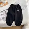 Calças de menino para primavera e outono, calças jogger de moda infantil para atividades ao ar livre, calças de moletom esportivas estilosas para bebês e crianças pequenas