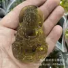 Collar Colgante de Cristal Dorado Ámbar Corazón Tallado Sutra de Corazón Guanyin de Mil Brazos Suministro para Transmisión en Vivo Gota de Agua