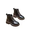 Populares botas estilo Martin de suela gruesa para mujeres menudas, nuevo estilo otoño e invierno 2026, forradas de felpa y engrosadas, botines adelgazantes de estilo británico para mujer