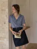 Blusa de manga corta con bordado "Montmartre Flower House" de algodón-lino natural, diseño original francés