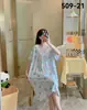 2024 Verano Estilo Princesa Cuello Redondo Seda de Leche Cuello en V Encaje Extendido Bata de Noche Que Se Puede Usar Afuera, Transpirable, Fresca y Estilo Perezoso