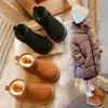 Botas de nieve para niños 2026 nuevo estilo de invierno, forradas de felpa y engrosadas, antideslizantes, de suela blanda, impermeables, para niñas y niños, botas de algodón de moda