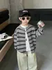 Suéter cárdigan de rayas finas para niño para primavera y otoño, estilo coreano, top casual elegante y versátil para niños, ropa de bebé de moda
