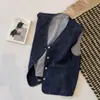 Chaleco de mezclilla con botones, cuello en V y estampado a cuadros de nicho estilo japonés para mujer, nueva colección otoño 2026, casual, versátil, moderno para usar en capas