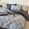 Suave y amigable con la piel, grado A, engrosado, todo algodón, cepillado, juego de cuatro piezas, algodón puro, estampado fresco, estilo de cuatro estaciones, juego de tres piezas para dormitorio