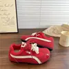 Zapatillas versátiles de nicho estilo coreano para mujer, nuevas zapatillas blancas de suela gruesa color amarillo chic de otoño 2026, zapatillas de entrenamiento alemanas para estudiantes