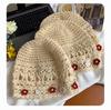 Boêmia ~ Chapéu Baotou Tricotado Vazado com Flor Estilo Étnico Chapéu de Lã Crocheted à Mão Artístico Combina com Tudo Feminino
