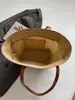 Elegante bolso de paja de gran capacidad, nuevo bolso tejido de verano 2026, bolso de hombro y para el antebrazo, moderno bolso de mujer a rayas