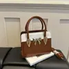 Bolsa Quadrada Pequena Feminina de Ombro Cruzado Portátil Casual Simples de PU com Laço Elegante de Grande Capacidade Transfronteiriça 2026