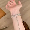 Nuevo brazalete de corona de encaje para mujer, temperamento, lujo ligero, nicho, sensación de alta gama, diseño de moda simple y versátil, dulce y encantador