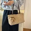 Bolso tote retro de ante con lunares para mujer, nuevo estilo 2026, bolso de hombro versátil, bolso para el día a día