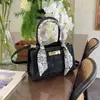 Bolsa de Mão Versátil Moda Transfronteiriça 2026 Verão Nova Bolsa Quadrada Pequena Bolsa de Ombro Bolsa Transversal de Nicho de Alto Padrão