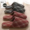 Pantuflas de piso para otoño e invierno, pantuflas de algodón antideslizantes para interiores para mujer, pantuflas de lana cálidas y sencillas para pareja, venta al por mayor para hombre