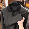 Camisa polo jacquard estilo old money transfronteiriça para homens, novo modelo outono 2026, gola de lapela, cor sólida, camiseta casual simples para homens