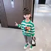 Ropa nueva de otoño e invierno 2024 para niños suéter de rayas coreano para niños suéter grueso informal holgado con forro polar top para niñas mujeres
