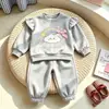 Conjunto de sudadera con volantes en los hombros y cuello redondo y pantalones con puños elásticos, dos piezas, estilo coreano, dulce, de dibujos animados, con lazo, para niños y bebés