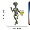 Adornos Decorativos para Estanterías, Aparador de Vino para Sala de Estar, Estante de Almacenamiento para Oficina, Adornos Divertidos de Muebles de Alienígena Bebiendo Cerveza