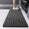 Tapetes de cozinha são antiderrapantes, resistentes a óleo, à prova d'água, absorventes e resistentes a manchas.. Eles são adequados para uso como capachos de entrada, capachos de porta ou tapetes para o hall de entrada.