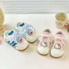 Zapatillas Deportivas de Dibujos Animados para Niños Gato Kt Nuevas Llegadas de Otoño Zapatos Casuales de Suela Suave para Niñas Zapatos Blancos Pequeños Versátiles con Puntera de Concha para Niños