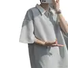 Camiseta de verano gris de manga corta a rayas con cuello en V, de dos piezas falsas, para hombre, resistente, elegante, con cuello camisero, tipo polo recto de hombros, estilo americano juvenil