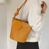Elegante bolsa de padrão trançado retrô para mulheres, nova moda 2026, bolsa versátil de ombro, bolsa de ombro tipo balde para o dia a dia