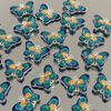 Colgante de aleación con forma de gota de aceite cloisonné, mariposa pequeña de 21 mm, con borla y solapa a presión para cheongsam, con agujero para colgar, para novia, con corona de fénix.