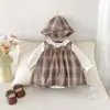 Romper Plaid para Meninas Outono 2026 Novo Estilo Gola Boneca Falso Duas Peças Body Vestido da Moda para Bebê