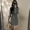 Vestido de manga plissada estilo coreano com gola semi-alta, design outonal para mulheres, peça íntima, cintura fina, justo nos quadris, saia curta