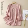Top de camisa de algodón y lino con cuello en V y manga de tres cuartos para primavera y otoño, nuevo cárdigan versátil de una fila de botones con puño elástico para mujer