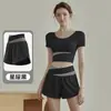 Shorts Esportivos com Cós Color-blocking para Mulheres Anti-exposição Secagem Rápida Respirável Pilates Yoga Fitness Corrida Treinamento Comprimento Três Quartos
