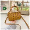 Bolso Boston texturizado transfronterizo, nuevo y moderno diseño de nicho de invierno, bolso de hombro y cruzado para commuter con pañuelo de seda