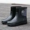 Botas de Chuva Masculinas Cano Médio-Alto Solado Grosso Resistente ao Desgaste Botas de Chuva Impermeáveis Antiderrapantes Botas Curtas de Tornozelo para Canteiro de Obras Estilo Outono Sapatos Baixos para Água
