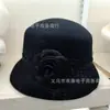Nuevo Sombrero de Fieltro de Lana Australiana de Lujo Ligero Estilo Francés para Mujer, Otoño e Invierno Estilo Hepburn de Lino Floral Tridimensional Elegante Sombrero Cloche