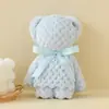 Toalla de rejilla de piña forma de oso palabra feliz de boda recuerdo Xipu luna llena primer año regalo de regreso regalo creativo toalla cuadrada