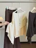 Estiloso design assimétrico, blusa de tricô de manga longa estilo echarpe falsa de duas peças para mulheres, nova coleção de outono, caimento casual e relaxado, ombro a ombro