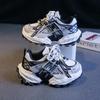 Zapatos Deportivos Infantiles 2025 Verano Nuevo Estilo Niños Medianos y Grandes Zapatos de Correr Transpirables para Niños, Moda Callejera para Niñas Zapatos Tipo Papá