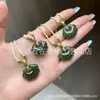 Colgante de jade Hetian natural, Pixiu de jade amarillo Hetian, hebilla de paz, placa "Sin Preocupaciones", candado de nube auspiciosa, viene con un cordón para colgar, colgante de jadeíta
