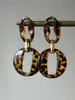 Brincos Redondos Florais Geométricos com Estampa de Leopardo em Couro Resinado Agulha de Prata Brincos de Moda Outono e Inverno Brincos de Nicho de Alto Padrão para Mulheres