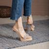 Sapatos Impermeáveis Transparentes de Salto Alto Verão 2025 Novos Sandálias de Salto Grosso de Cristal Chinelos Externos Femininos de Solado Grosso