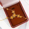 Nuevo Estilo Chino Arena Dorada Joyería Racimos de Flores de Ciruelo Conjunto Collar Mismo Estilo en Tiendas de Oro Moda Retro Diseño Floral Cadena para Clavícula